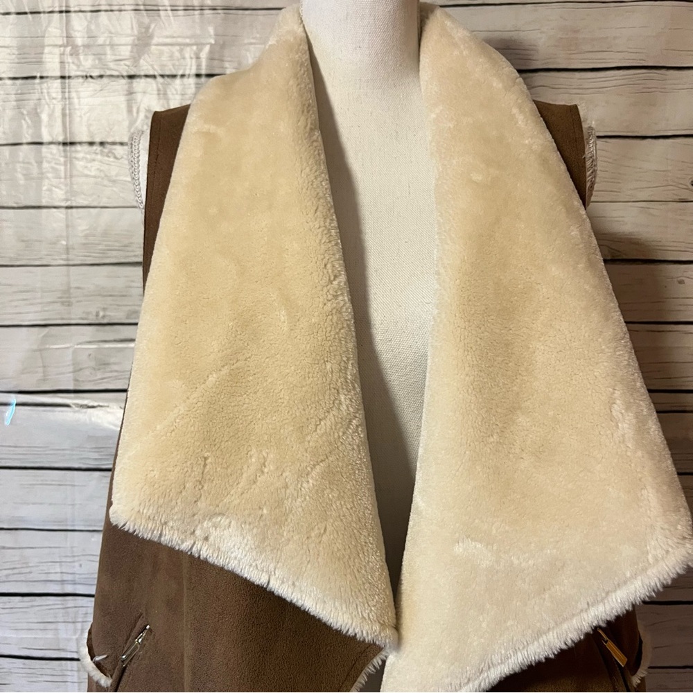 Jones New York Brown and Cream Faux Fur Vest - Picture 2 of 12